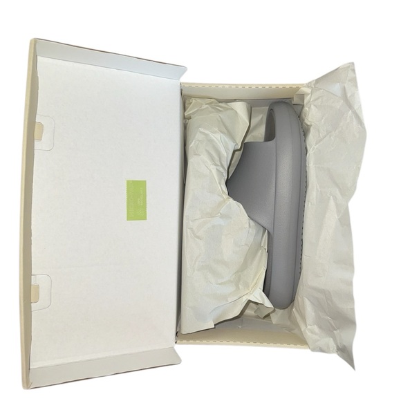 NIB Grey Beach Slides - Picture 6 of 7